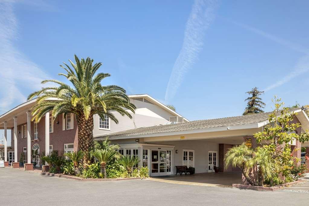 Best Western Plus Hill House Hotel Bakersfield Exterior photo