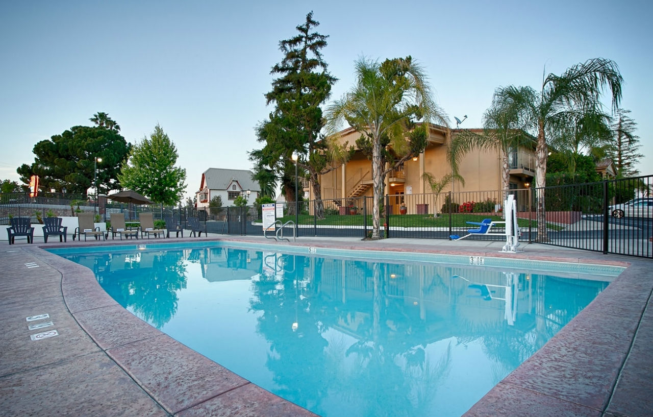 Best Western Plus Hill House Hotel Bakersfield Exterior photo